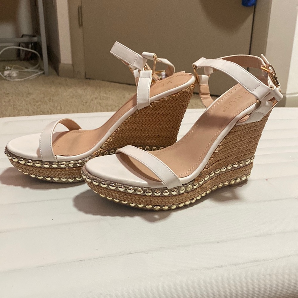 White wedges